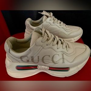 Stylish women Rhyton sneakers